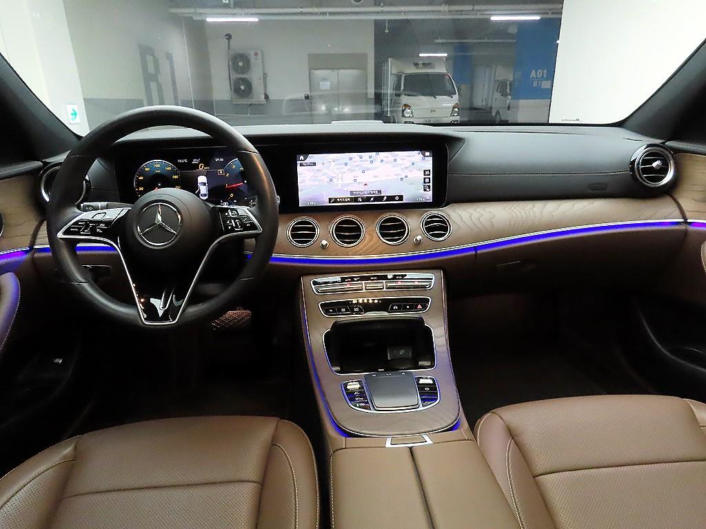 Mercedes Benz E class - Vista 8