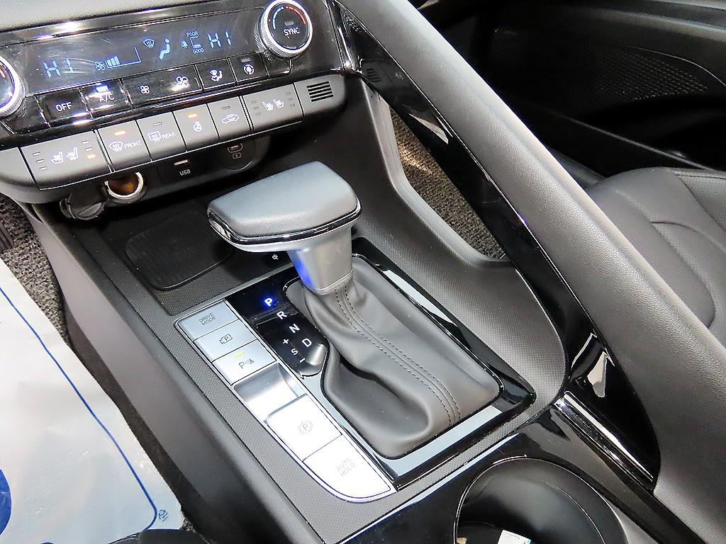 HYUNDAI Avante - Vista 10