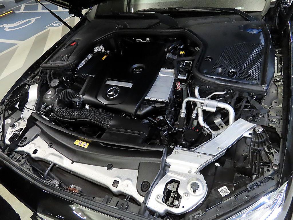 Mercedes Benz E class 2018 Negro - Importación desde Corea - HF Imports Iquique - Foto 19