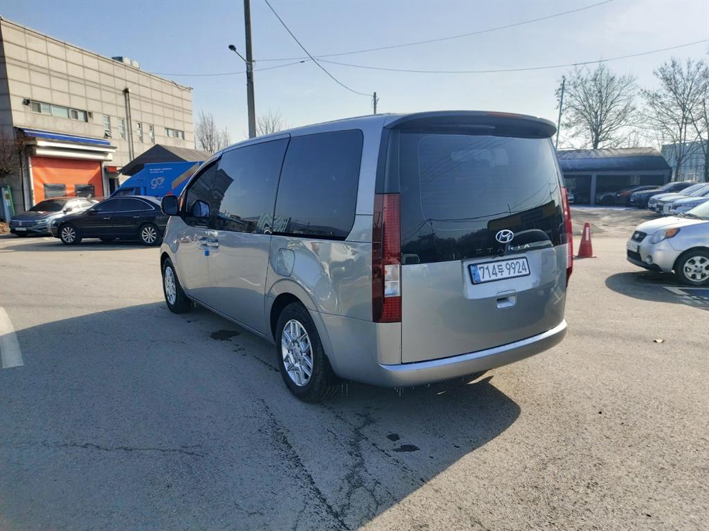 HYUNDAI Staria - Vista 5