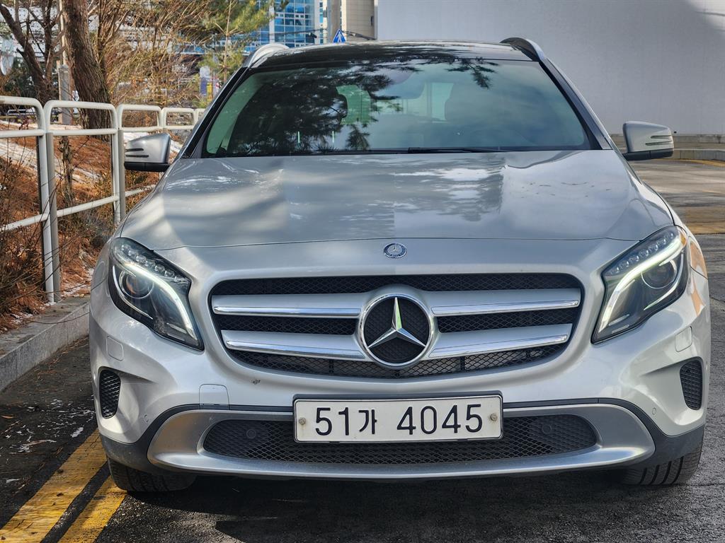 Mercedes Benz GLA Class - Vista 2