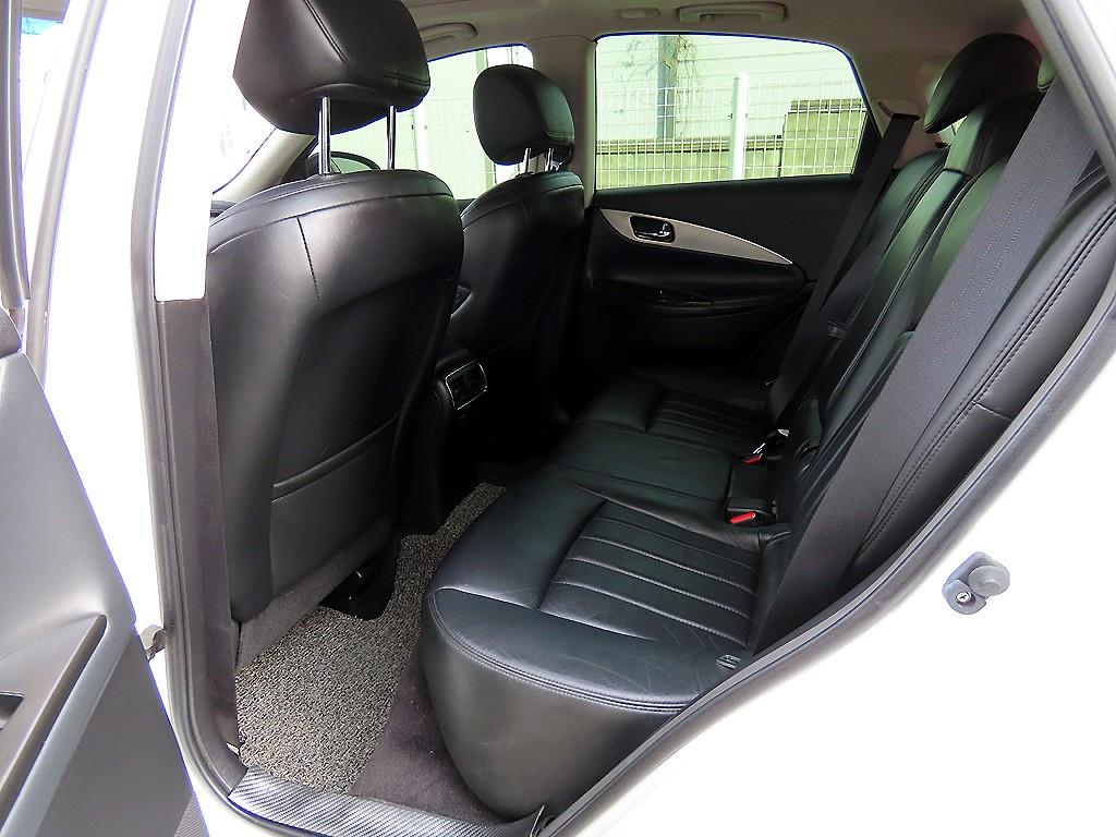 Infiniti EX - Vista 6