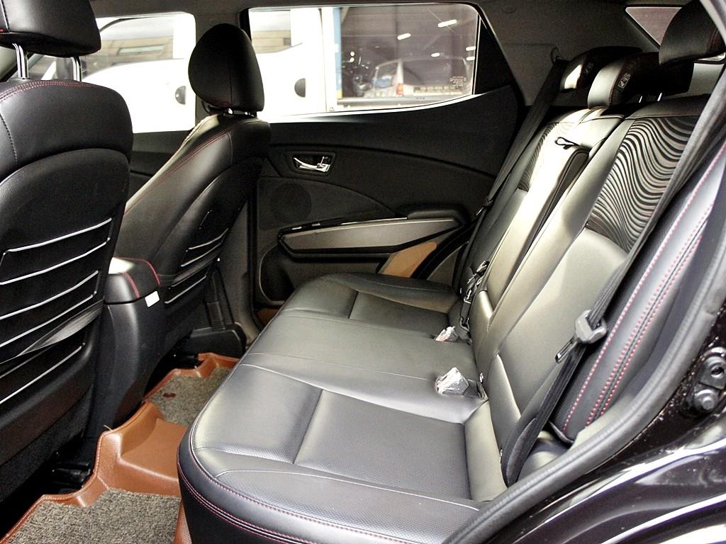 Ssangyong Tivoli - Vista 11