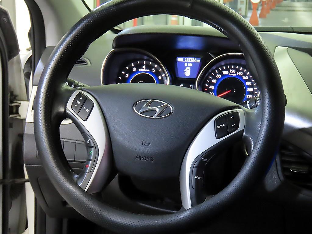 HYUNDAI Avante - Vista 8