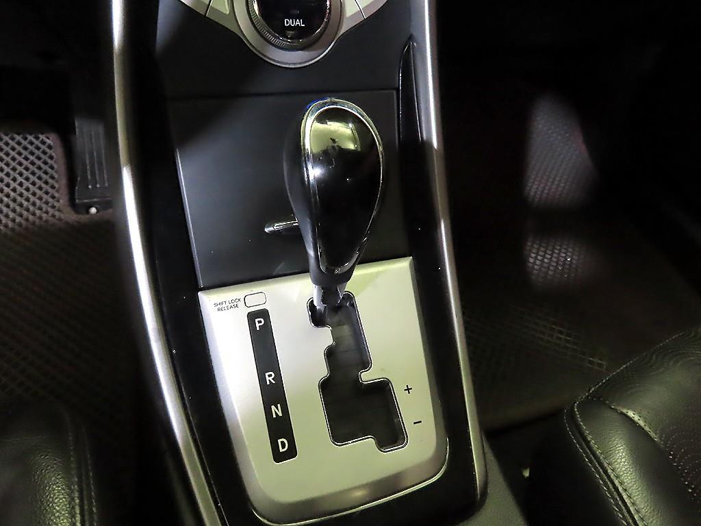 HYUNDAI Avante - Vista 12