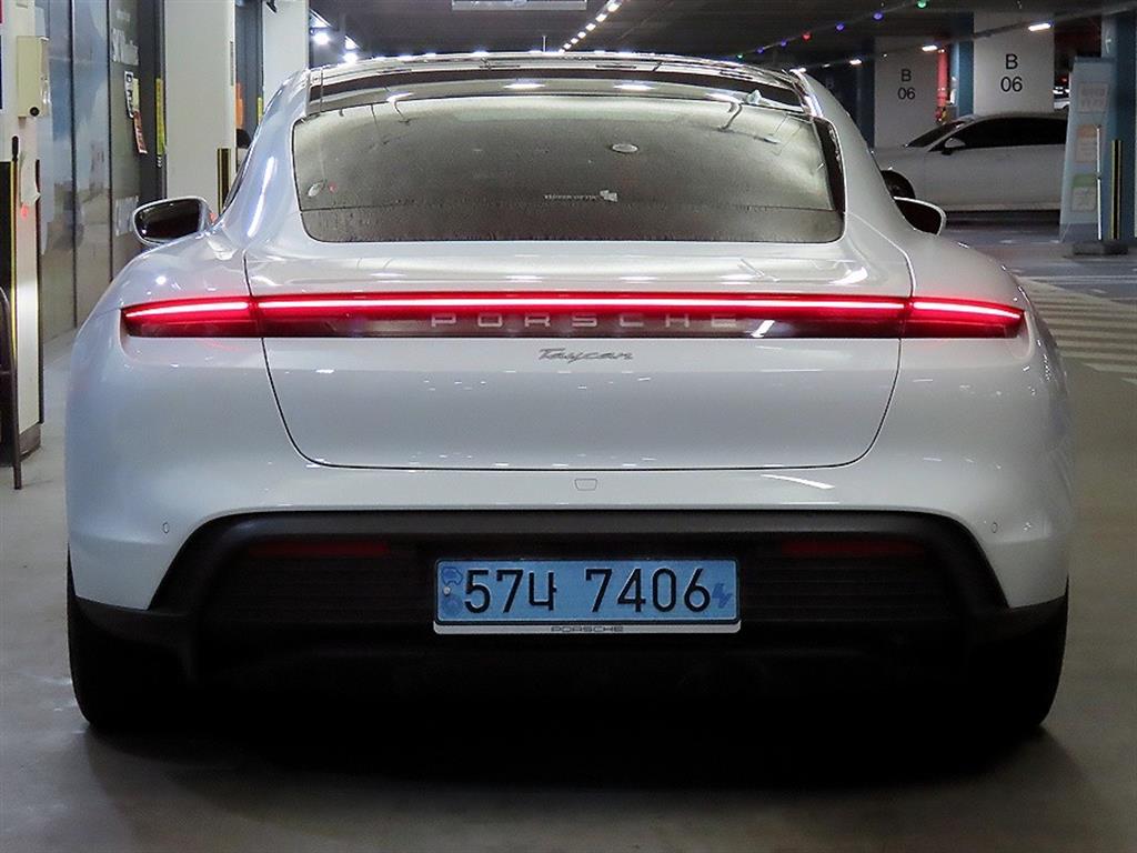Porsche Taycan - Vista 5