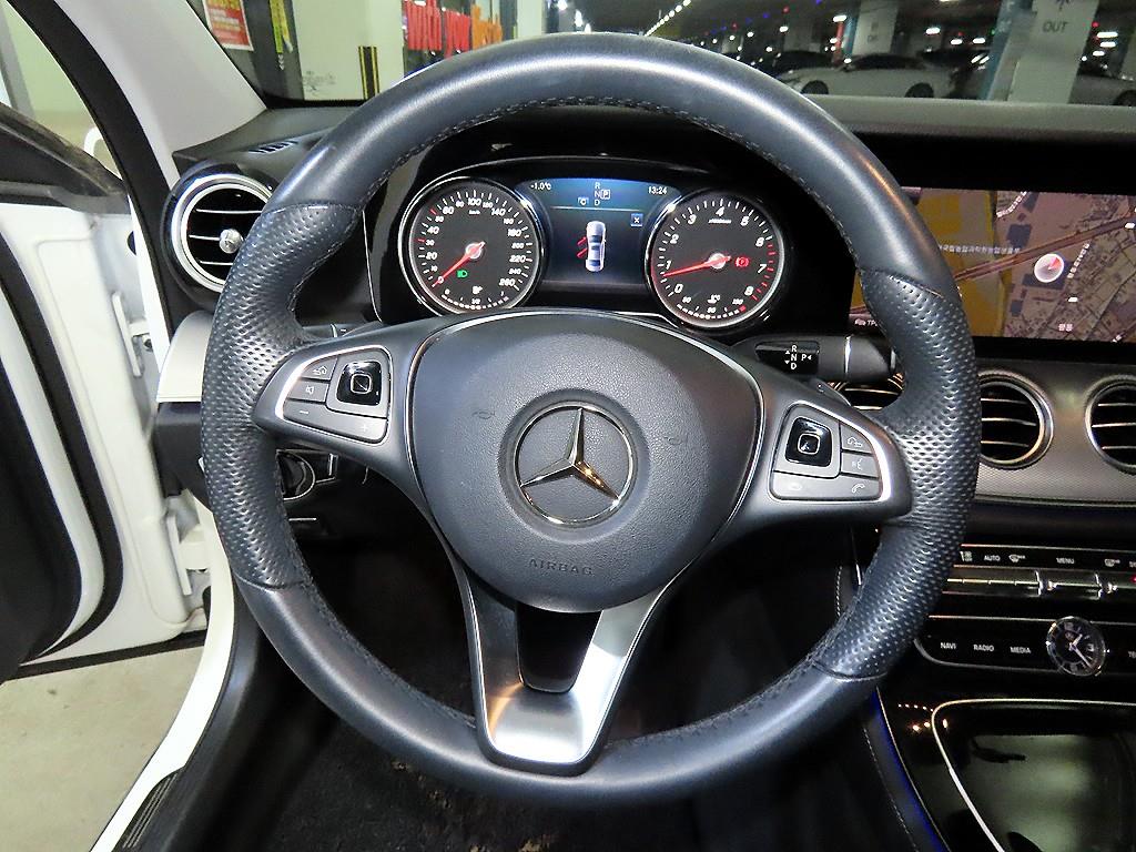 Mercedes Benz E class - Vista 8