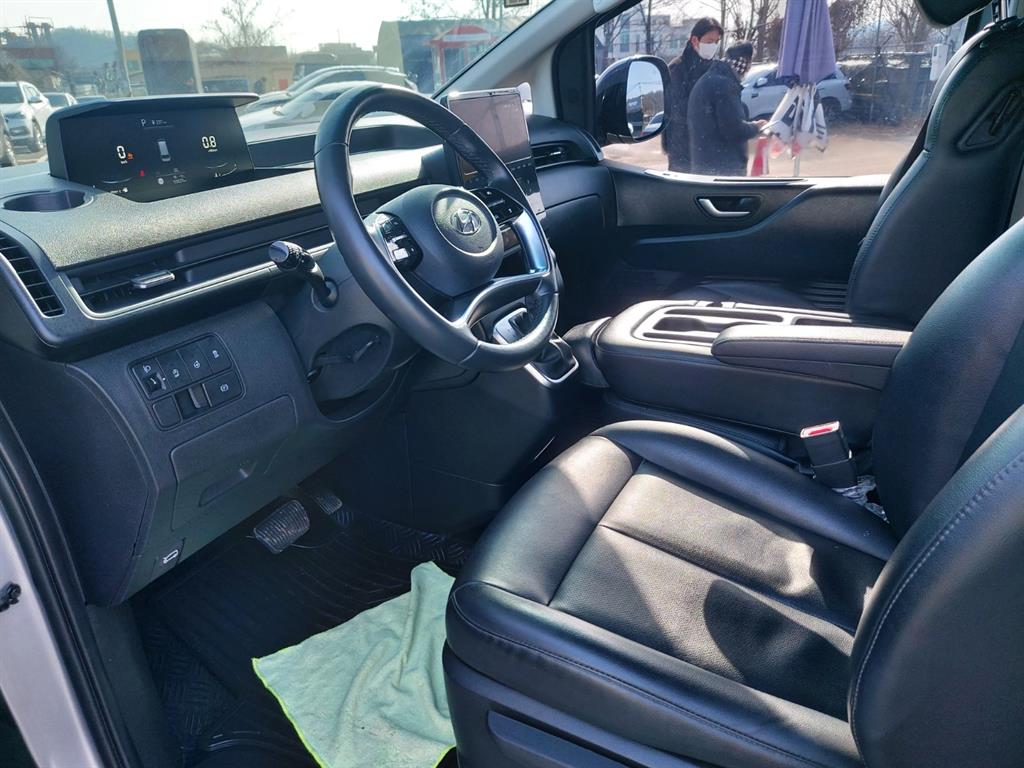 HYUNDAI Staria - Vista 9