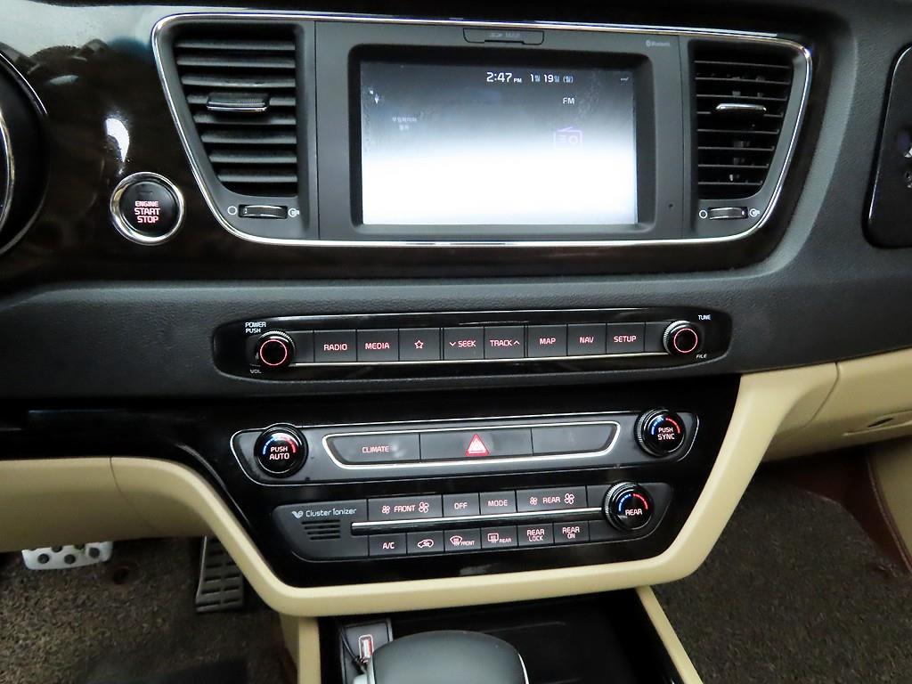 KIA Carnival - Vista 10