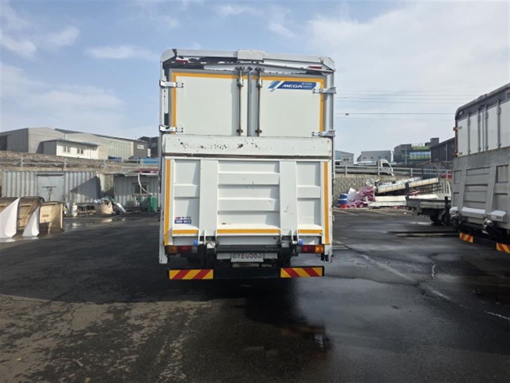 medium and large cargo truck - Vista 5