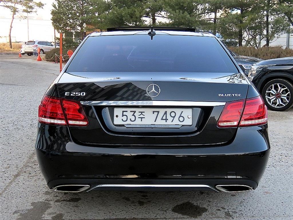 Mercedes Benz E class - Vista 4