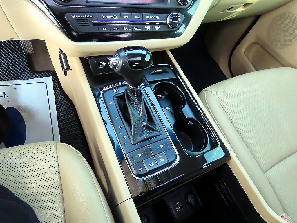 KIA Carnival - Vista 11