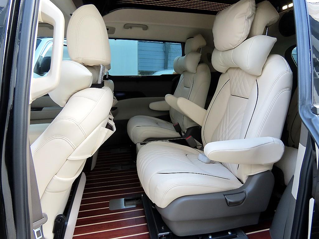 KIA Carnival - Vista 6