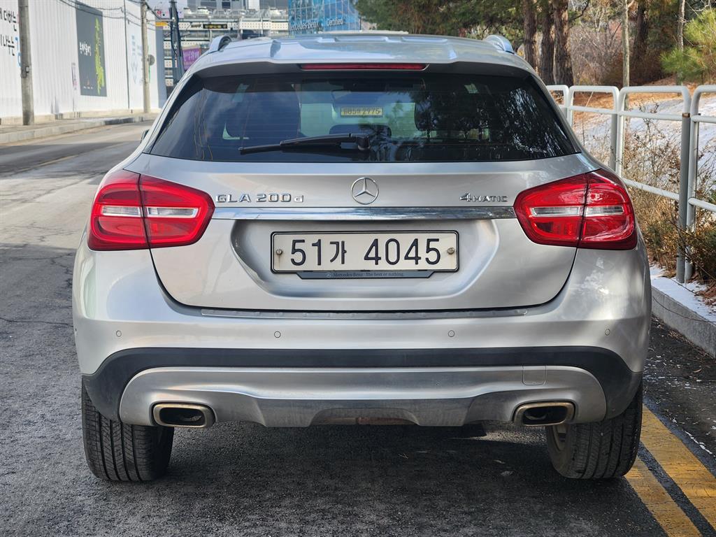 Mercedes Benz GLA Class - Vista 4