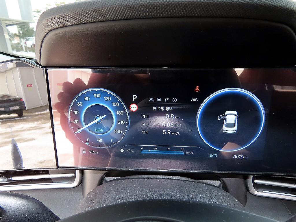 HYUNDAI Avante - Vista 9