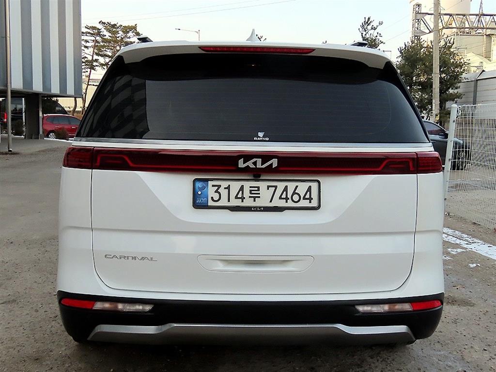 KIA Carnival - Vista 11