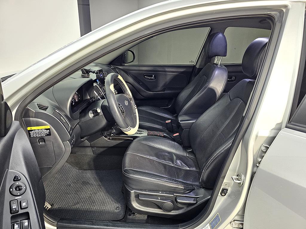 HYUNDAI Avante - Vista 7