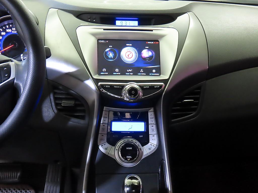 HYUNDAI Avante - Vista 11