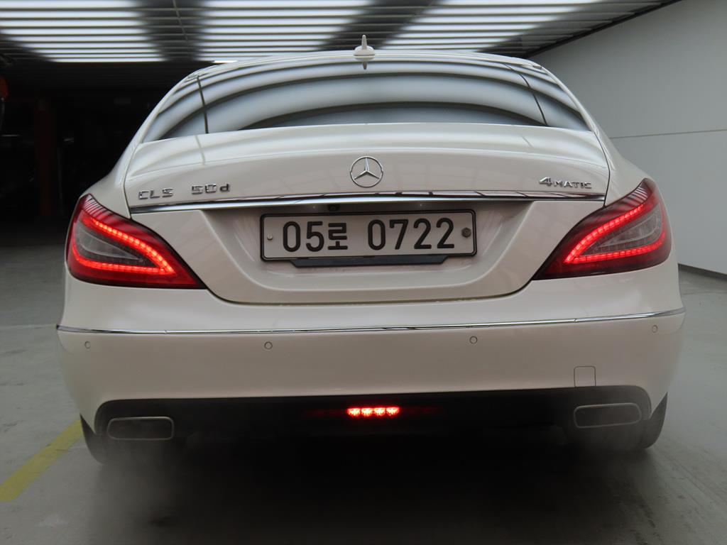 Mercedes Benz CLS Class - Vista 4