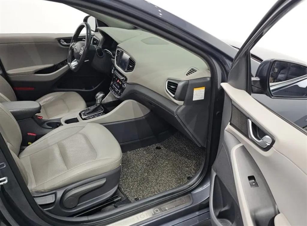 HYUNDAI Ioniq - Vista 10