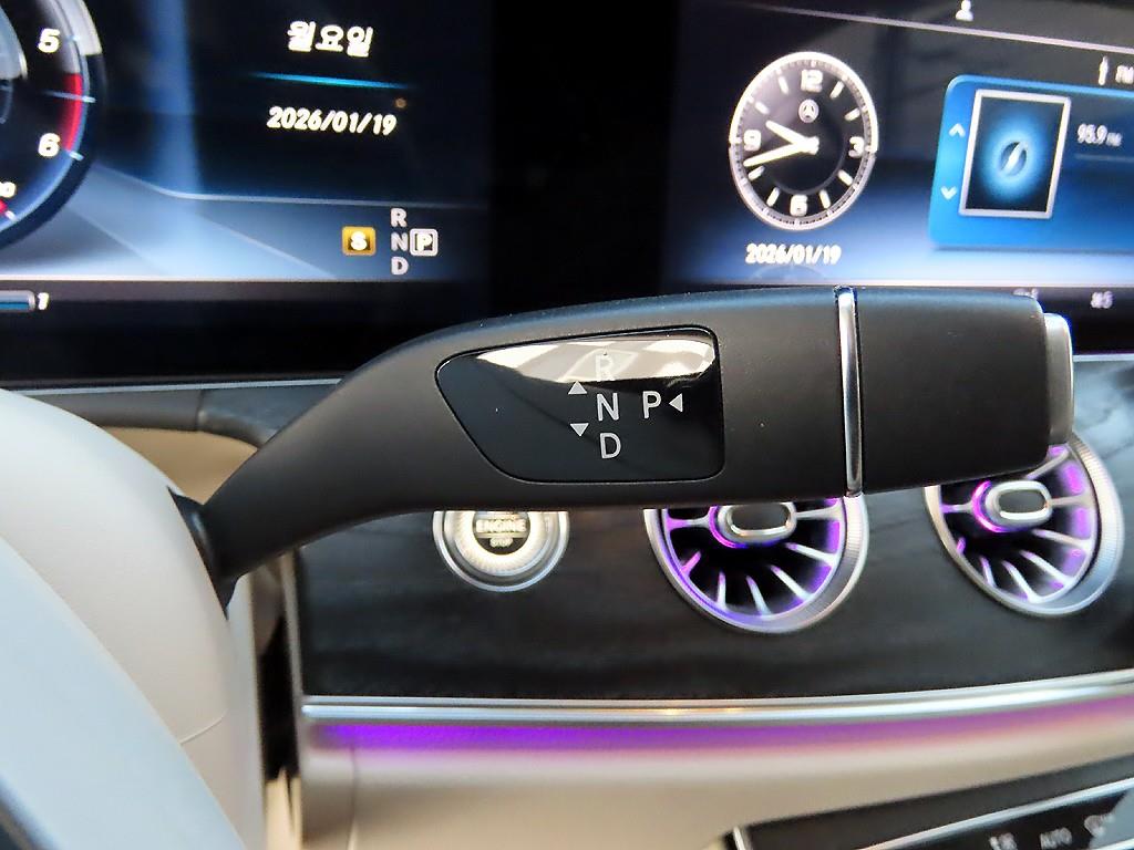 Mercedes Benz E class - Vista 11