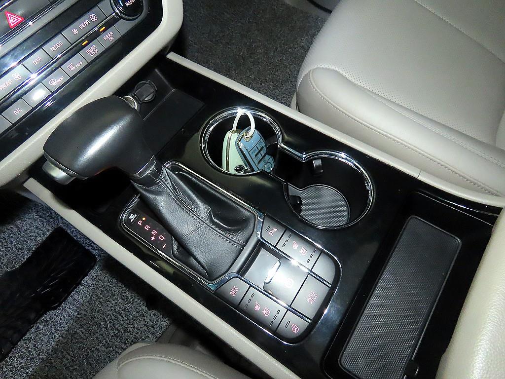 KIA Carnival - Vista 12