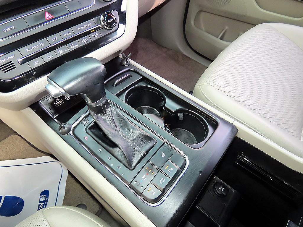 KIA Carnival - Vista 11