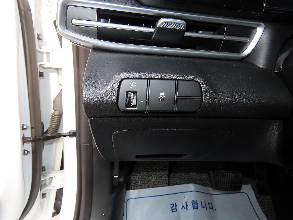 HYUNDAI Avante - Vista 12