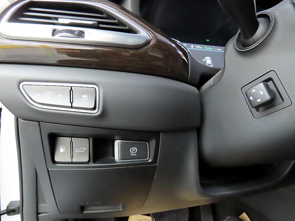 Genesis EQ900 - Vista 12