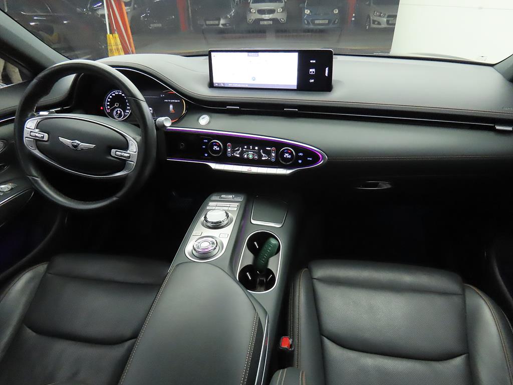 Genesis GV70 - Vista 5