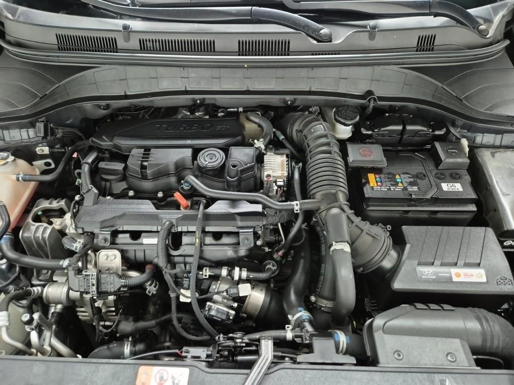 HYUNDAI Kona - Vista 5