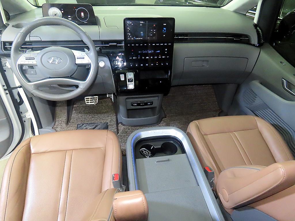 HYUNDAI Staria - Vista 10