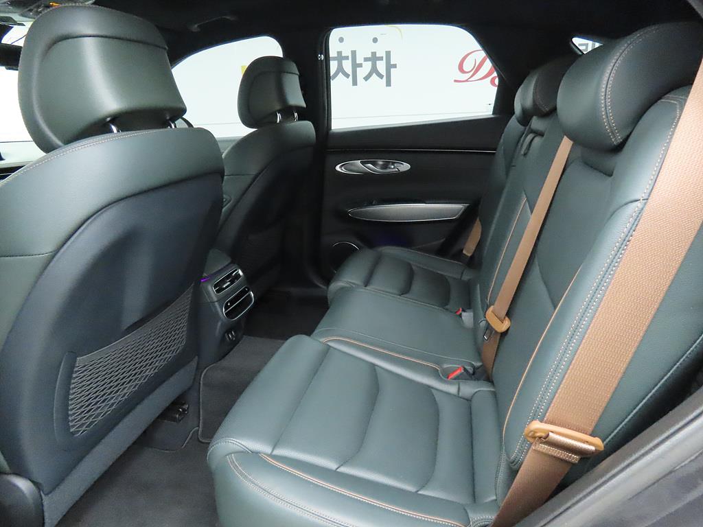 Genesis GV70 - Vista 6