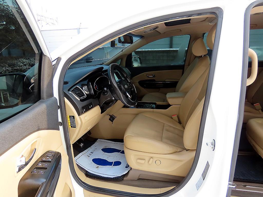 KIA Carnival - Vista 5