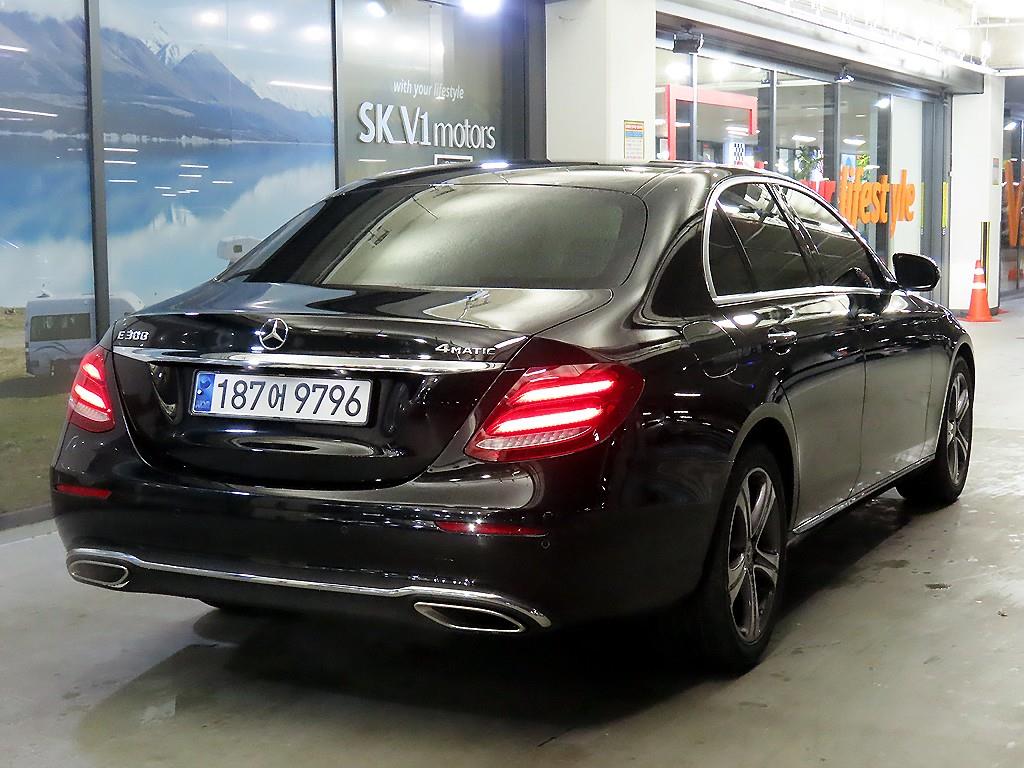 Mercedes Benz E class - Vista 4