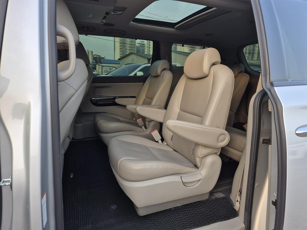 KIA Carnival - Vista 7