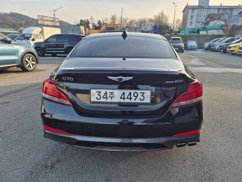 Genesis G70 - Vista 5