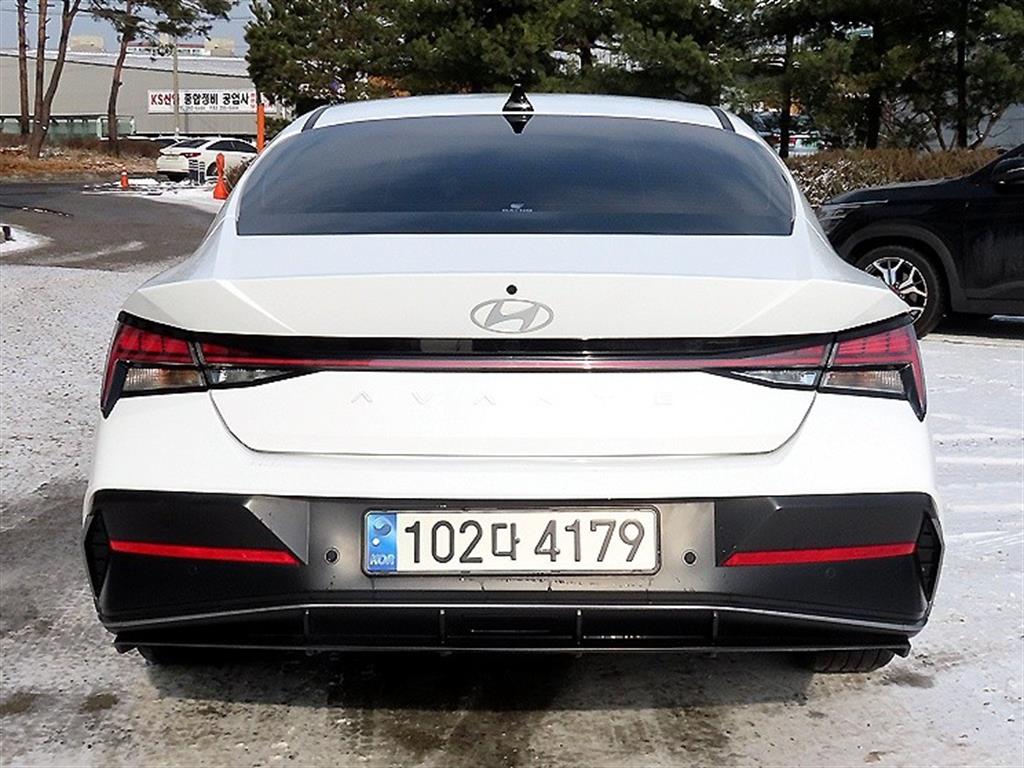 HYUNDAI Avante - Vista 4