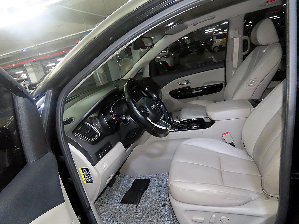 KIA Carnival - Vista 6