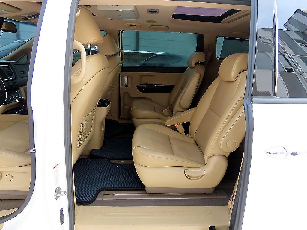 KIA Carnival - Vista 6