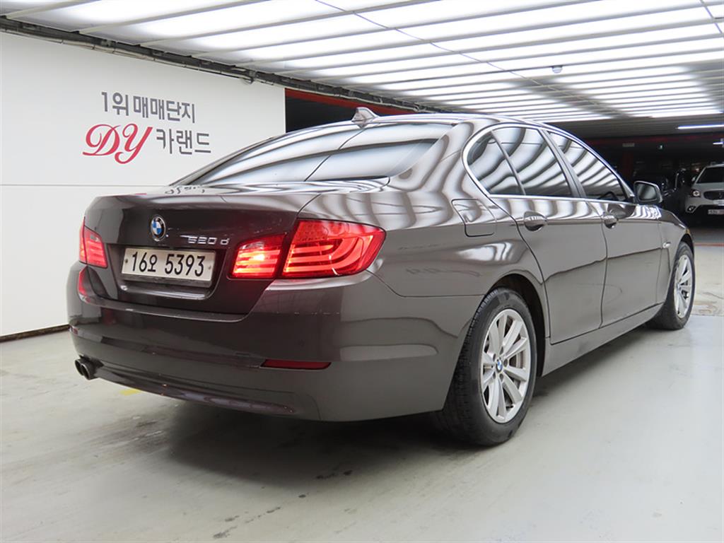 BMW 5 Series - Vista 4