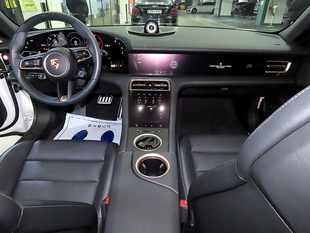 Porsche Taycan - Vista 10