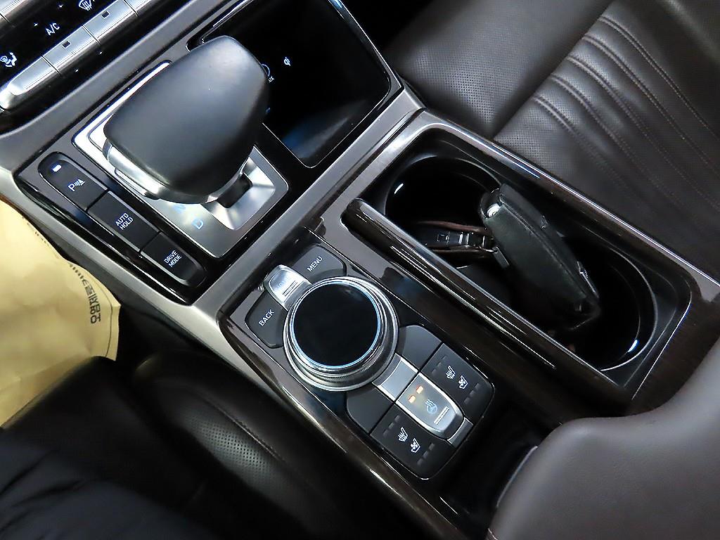 Genesis EQ900 - Vista 10