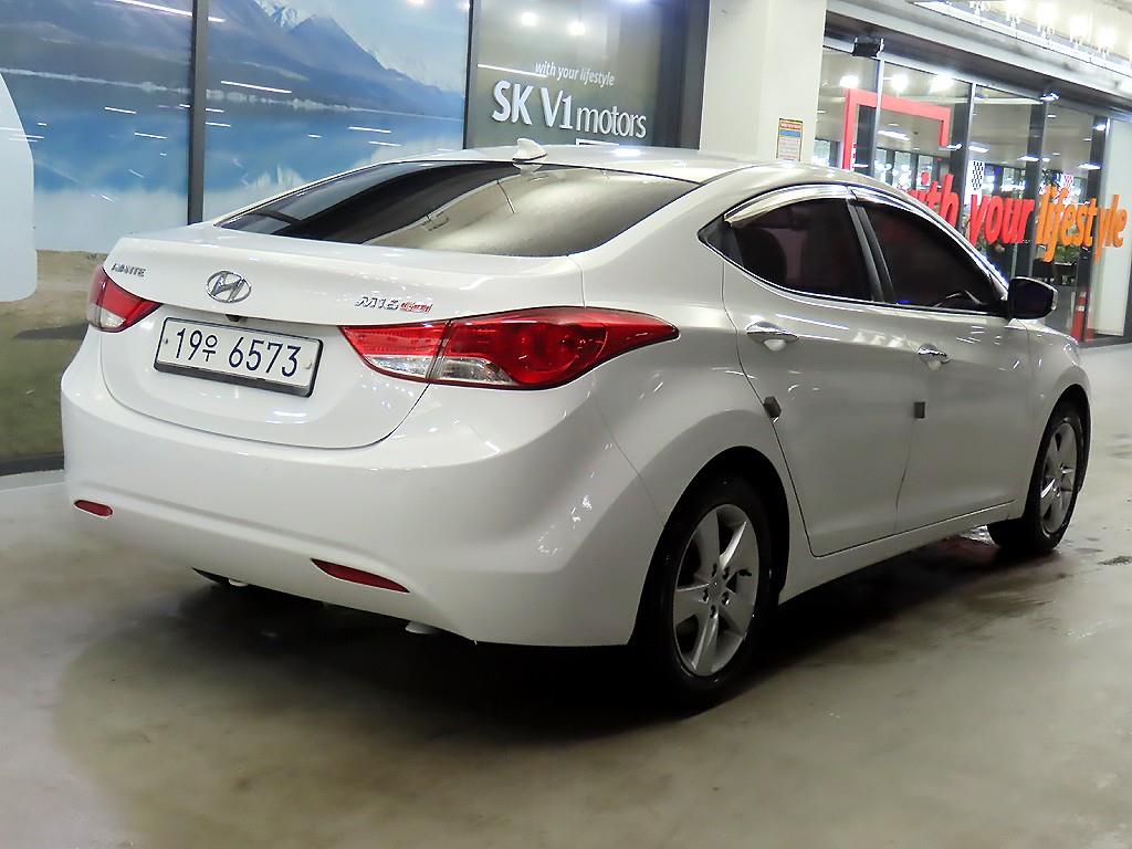 HYUNDAI Avante - Vista 4