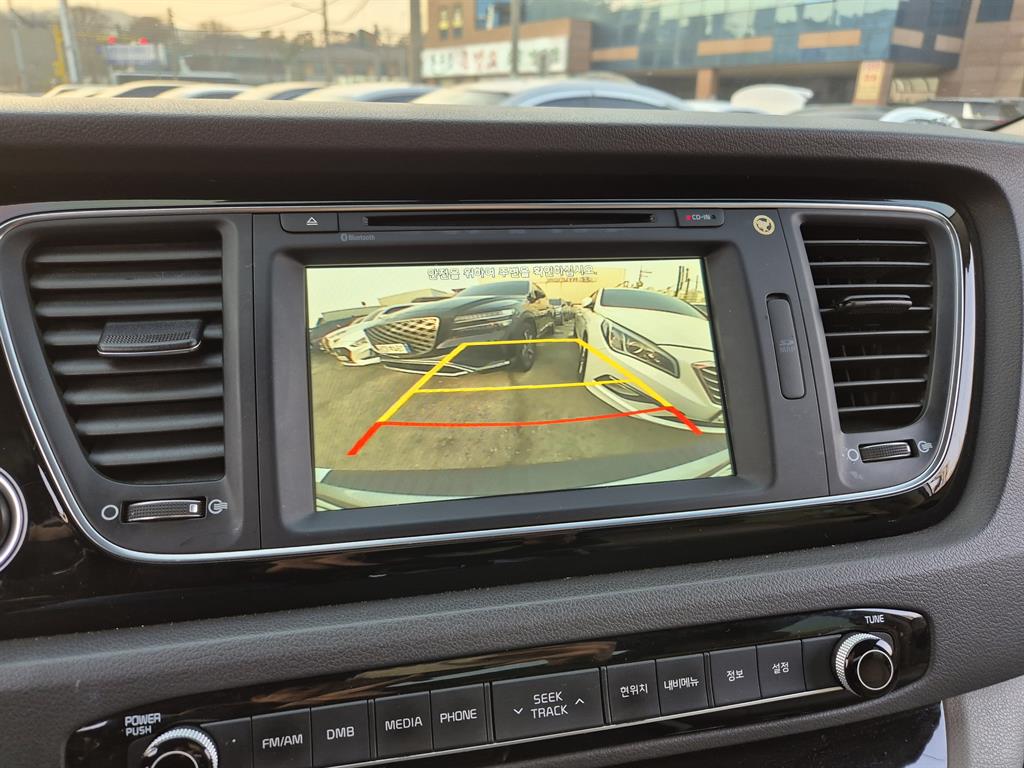 KIA Carnival - Vista 10