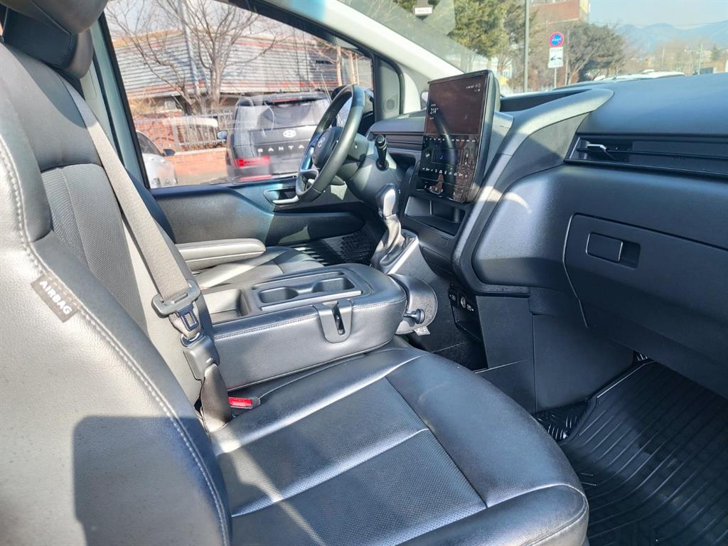 HYUNDAI Staria - Vista 8