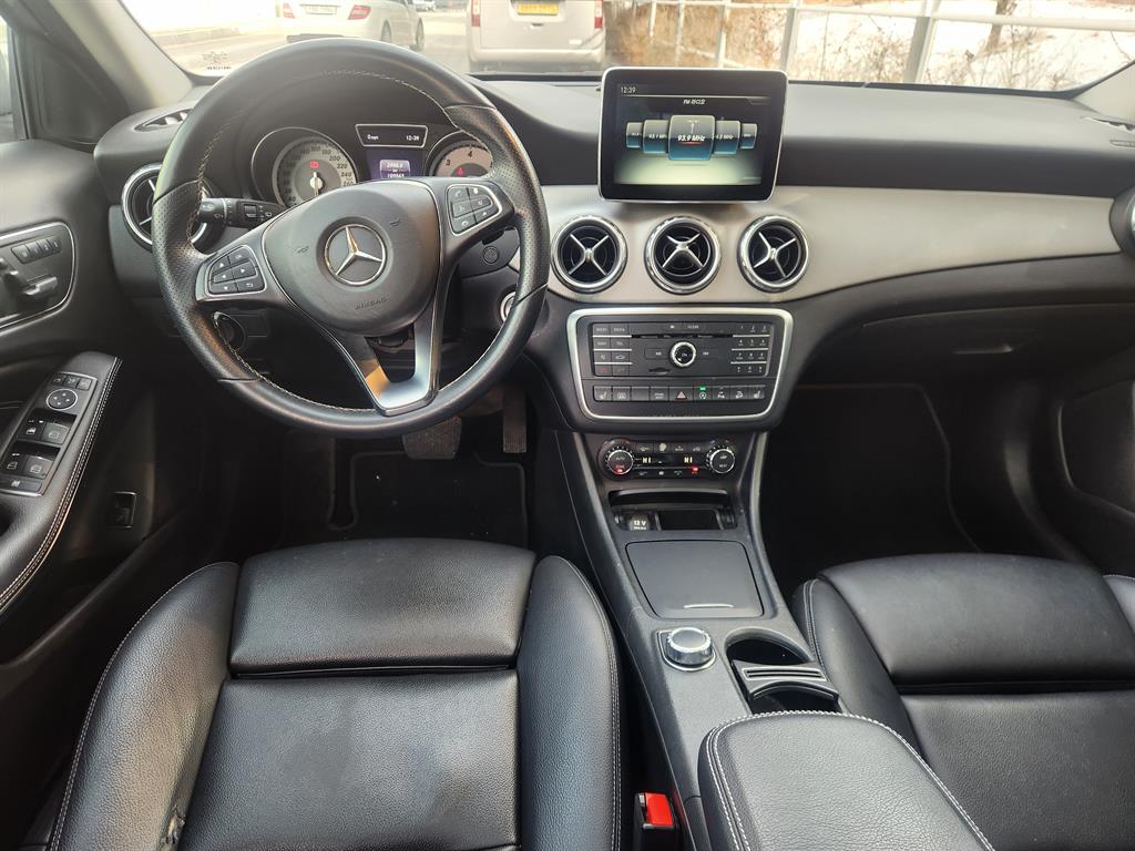 Mercedes Benz GLA Class - Vista 6