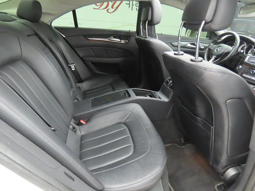 Mercedes Benz CLS Class - Vista 6