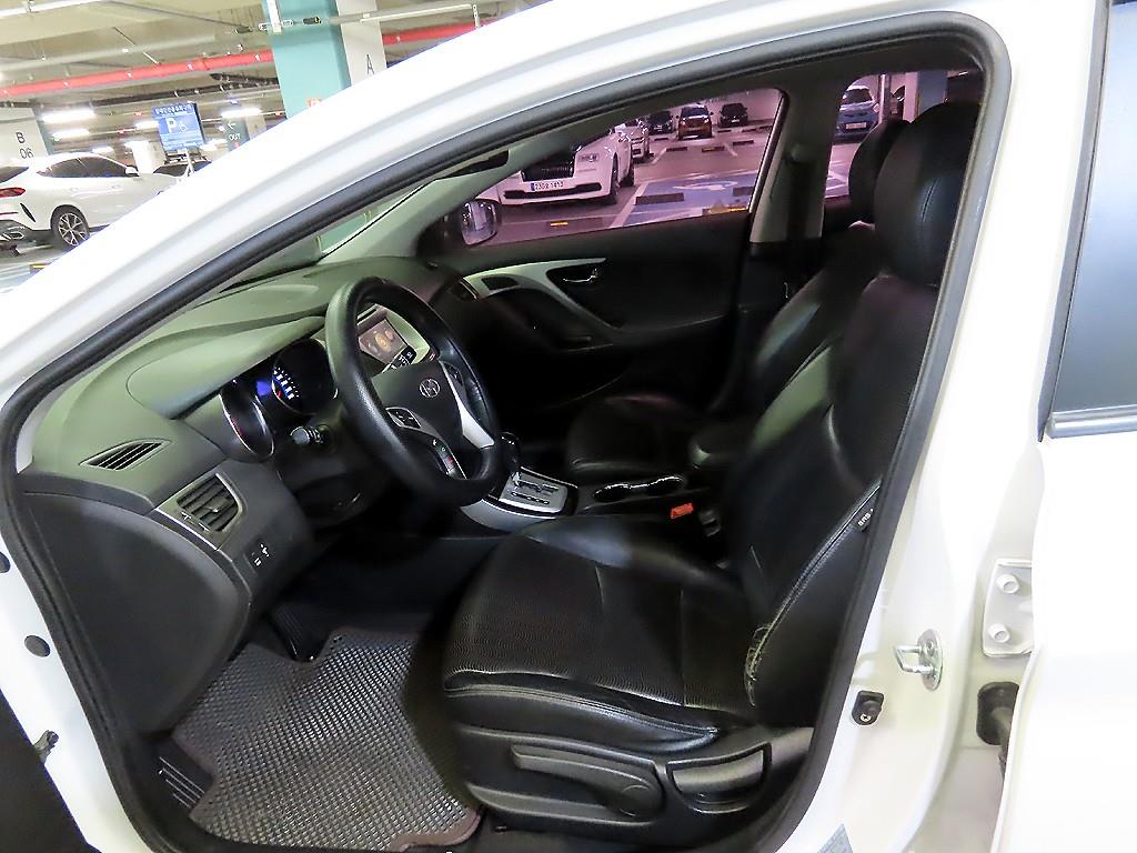 HYUNDAI Avante - Vista 6