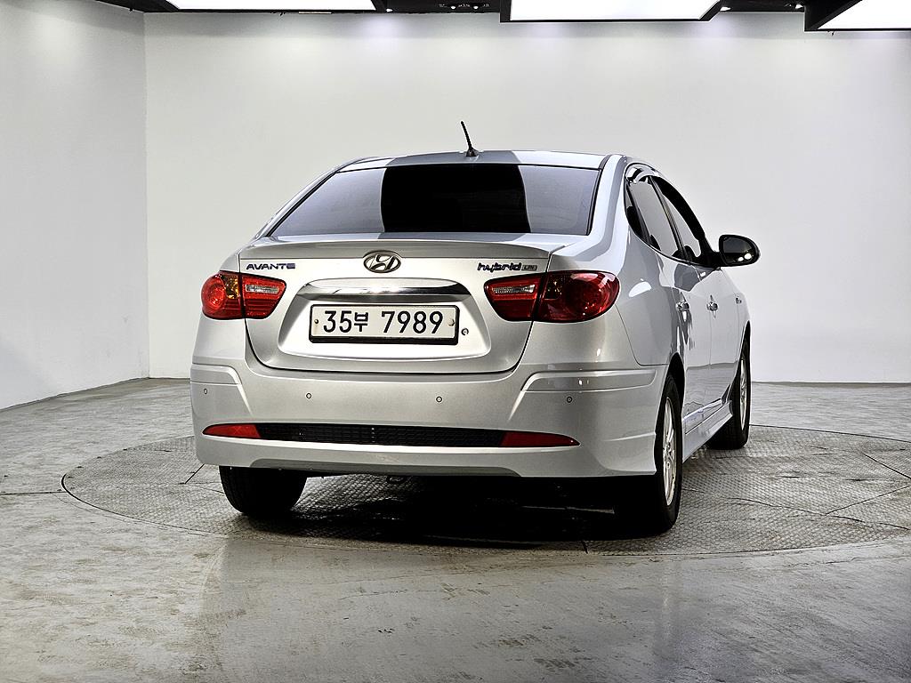 HYUNDAI Avante - Vista 3